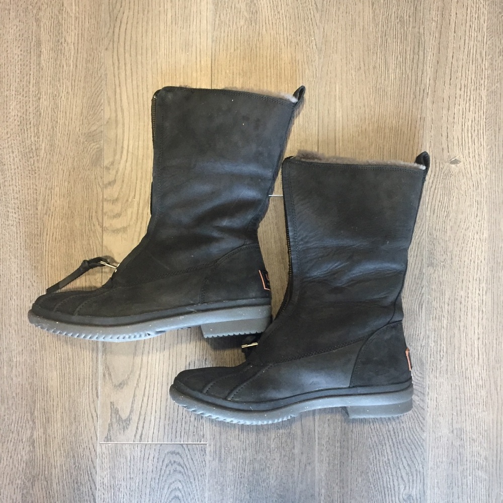 UGG boots barely used size 8
